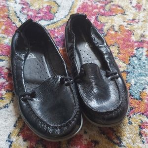 Comfortable patent leather Hush Puppiez loafers